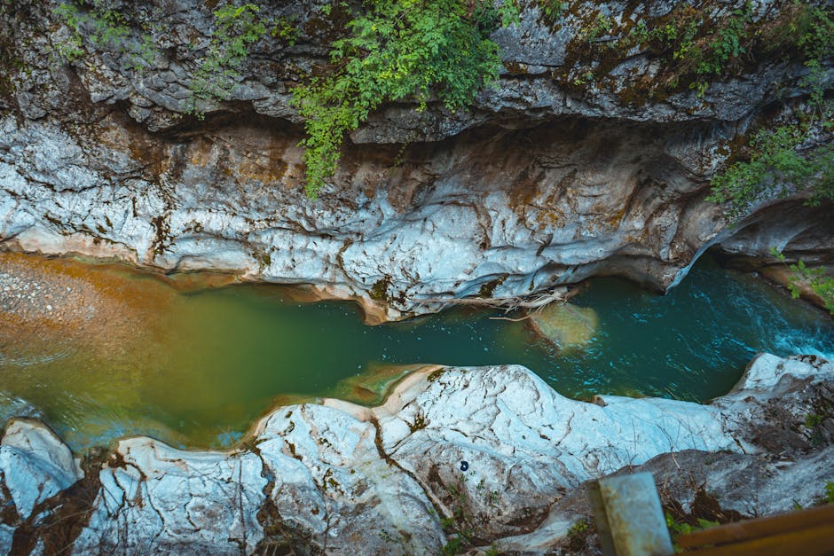 A picturesque view of a river gorge in Kastamonu, Türkiye showcasing natural rock formations and clear blue water.